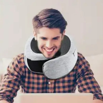 homme oreiller voyage